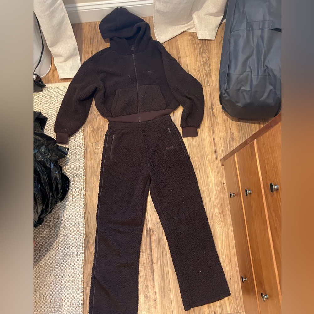 SKIMS size M brown teddy bear sweat suit.